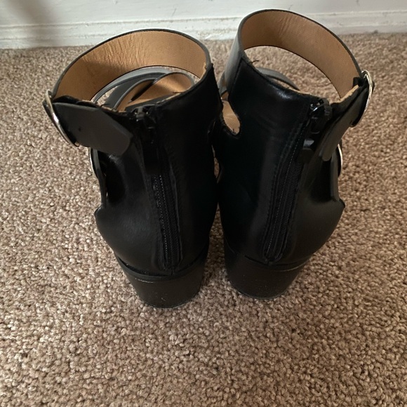 Strappy Low Block Heel Sandal (WW) - Picture 2 of 6